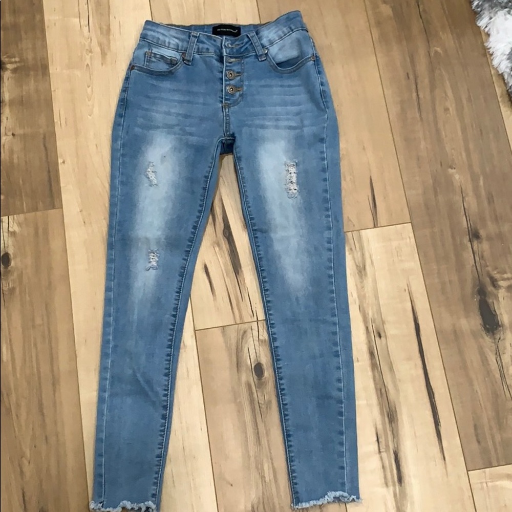 Super cute high waisted skinny jeans!